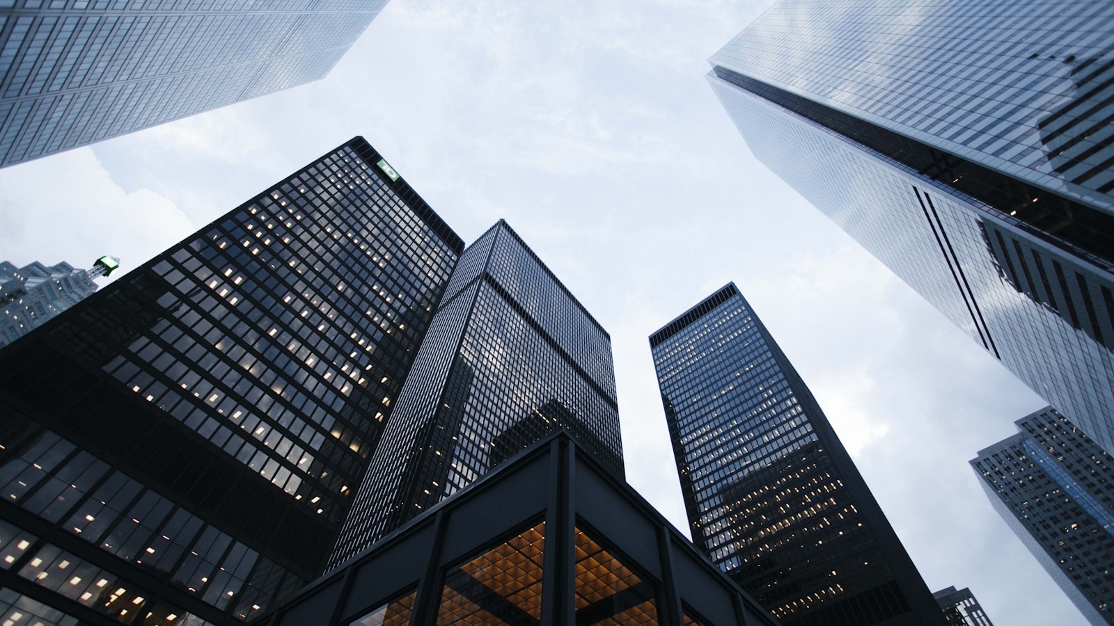 FBAR vs. FATCA: Who Must Report Foreign Accounts — and the Penalties for Missing